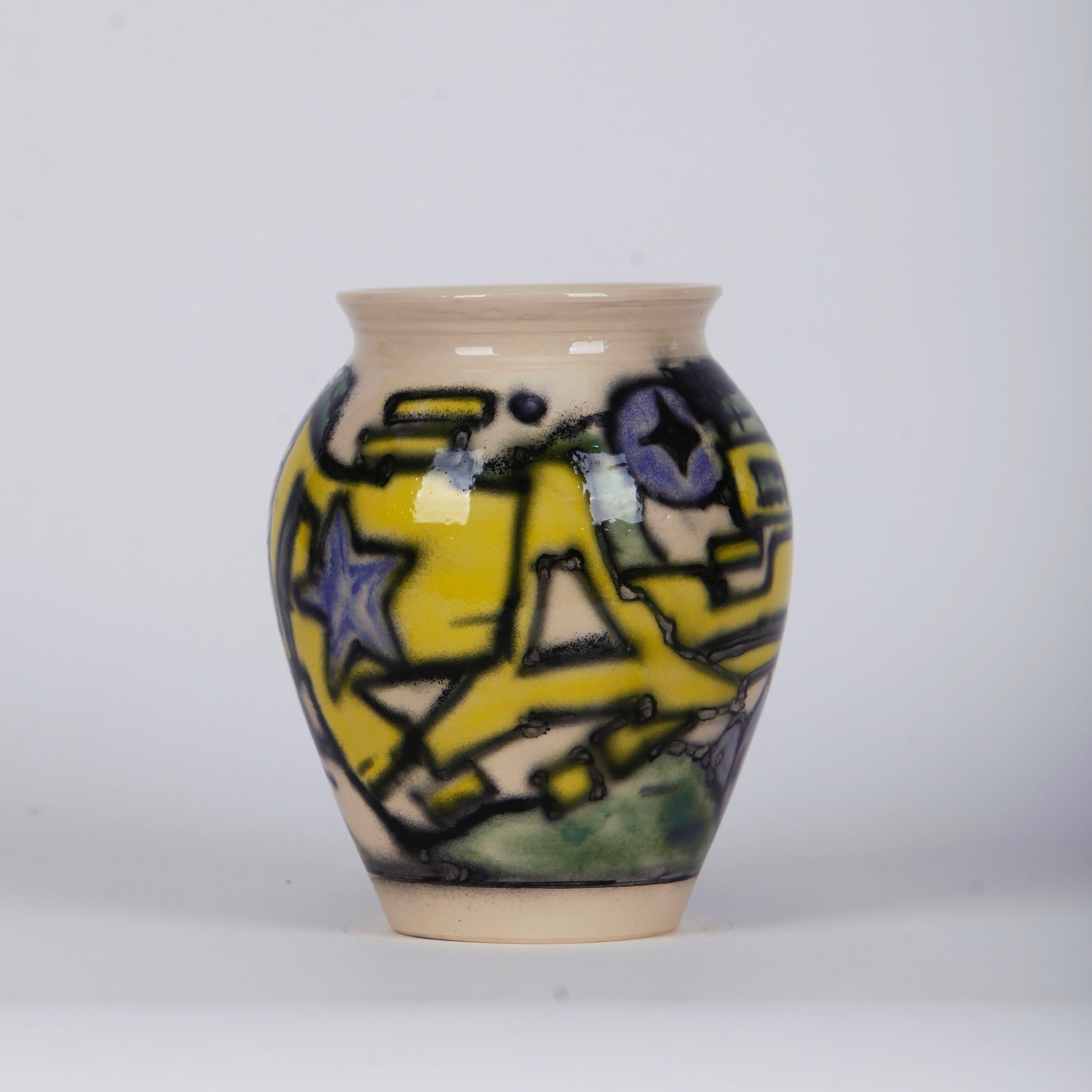 streetart vase tags graffiti luxury
