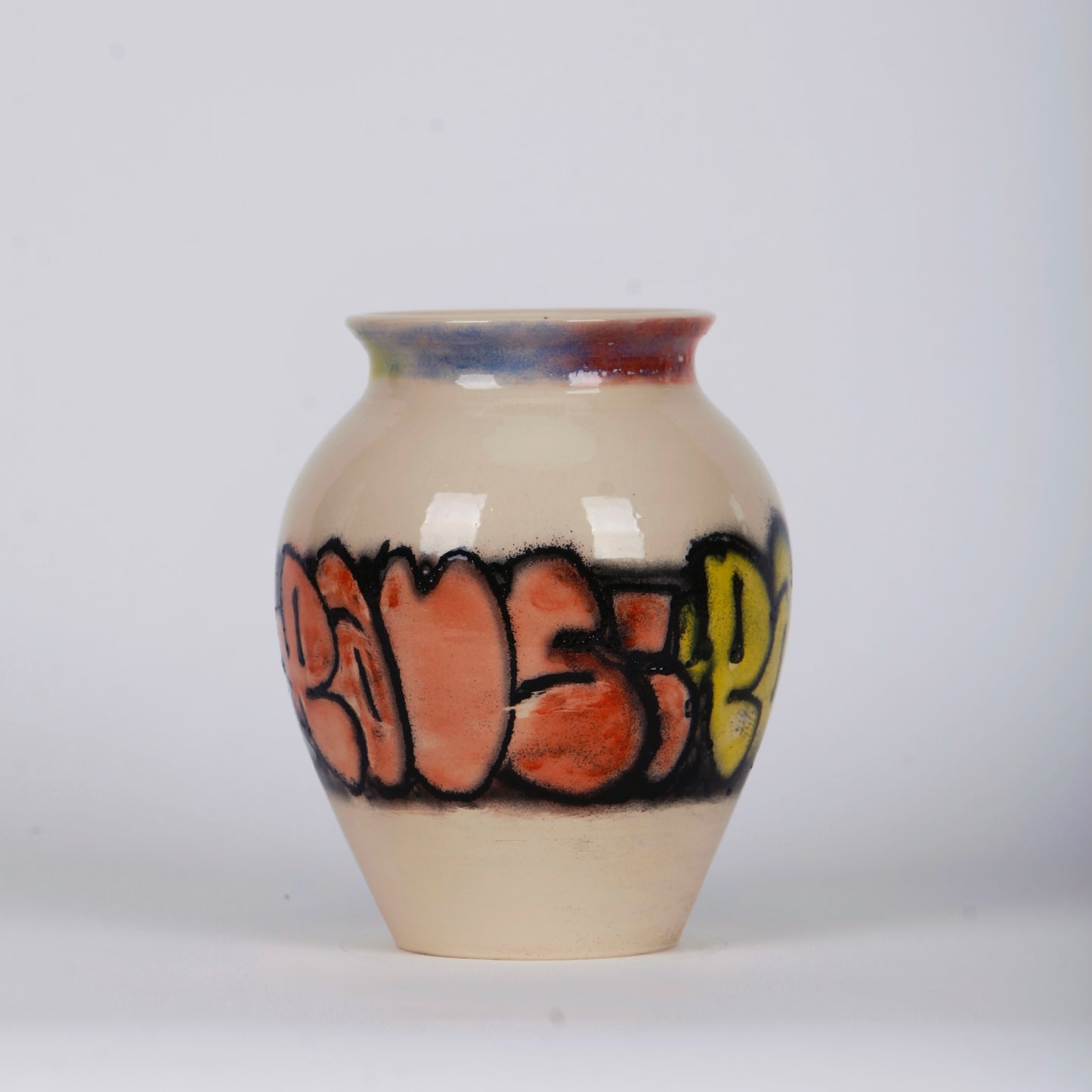 streetart vase tags graffiti luxury